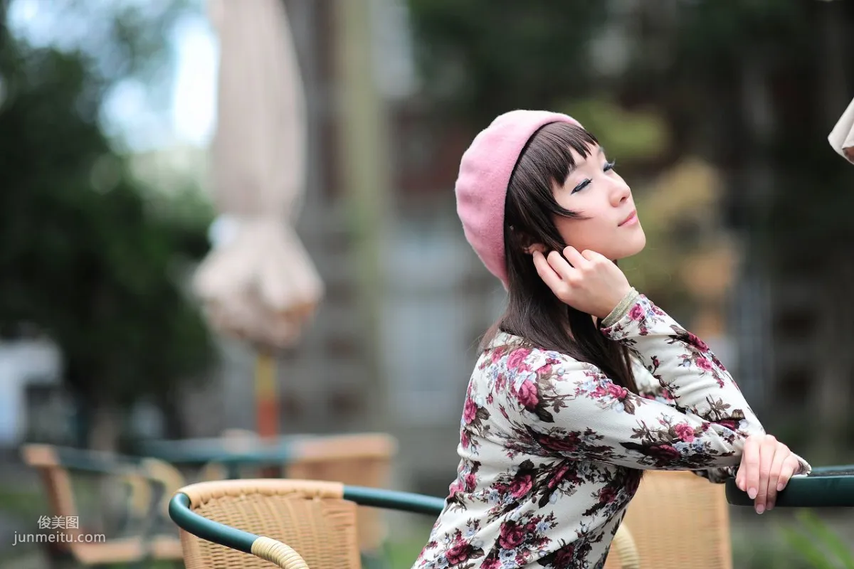 台湾黑丝芭比娃娃美女外拍写真集