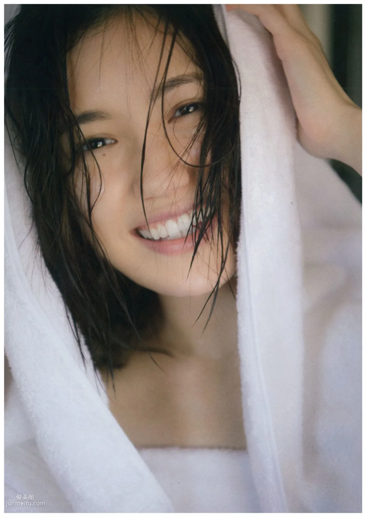 渡辺麻友 《知らないうちに》 [PB写真集]