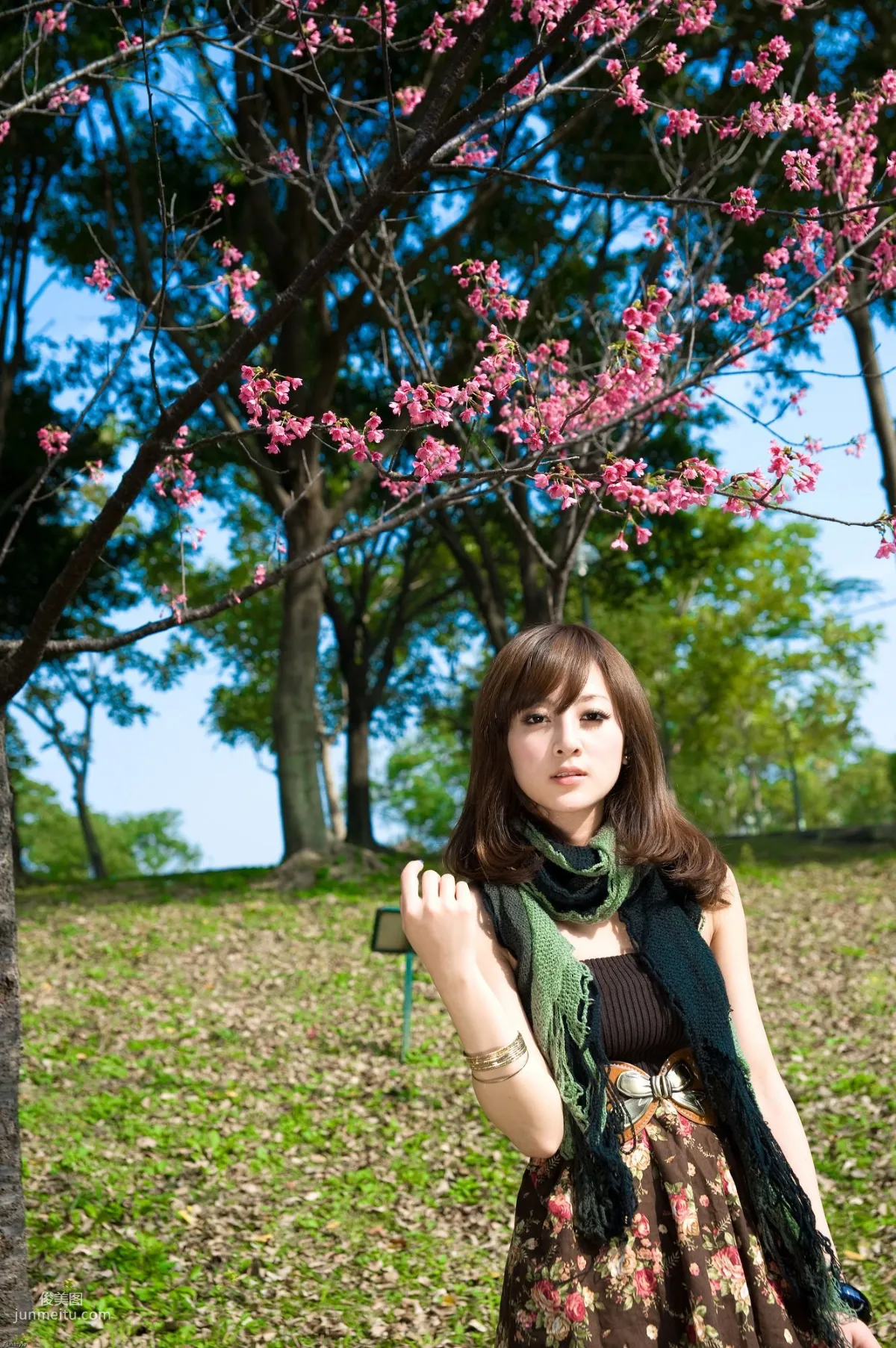 果子MM/张凯洁《四四南村+大安森林公園外拍》写真集