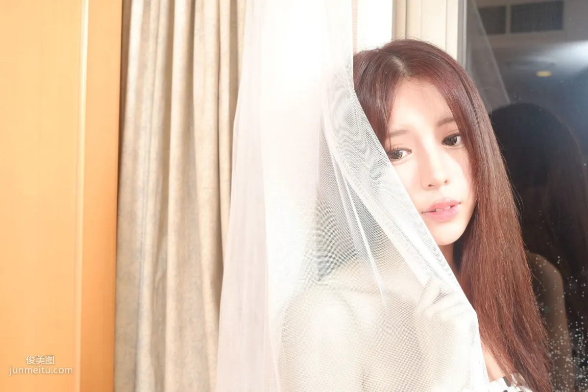 台湾正妹张齐郡JULIE《化妆镜旁的女神》写真集