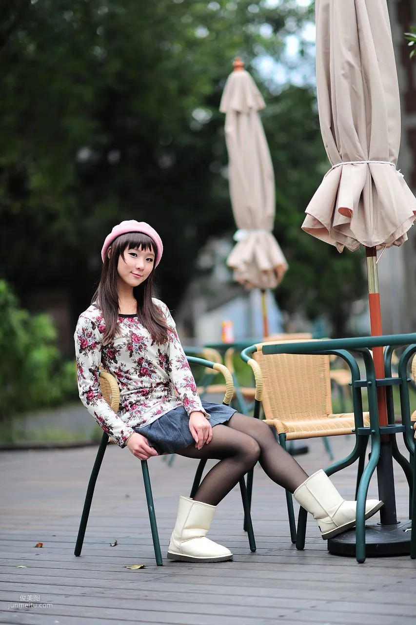 台湾黑丝芭比娃娃美女外拍写真集