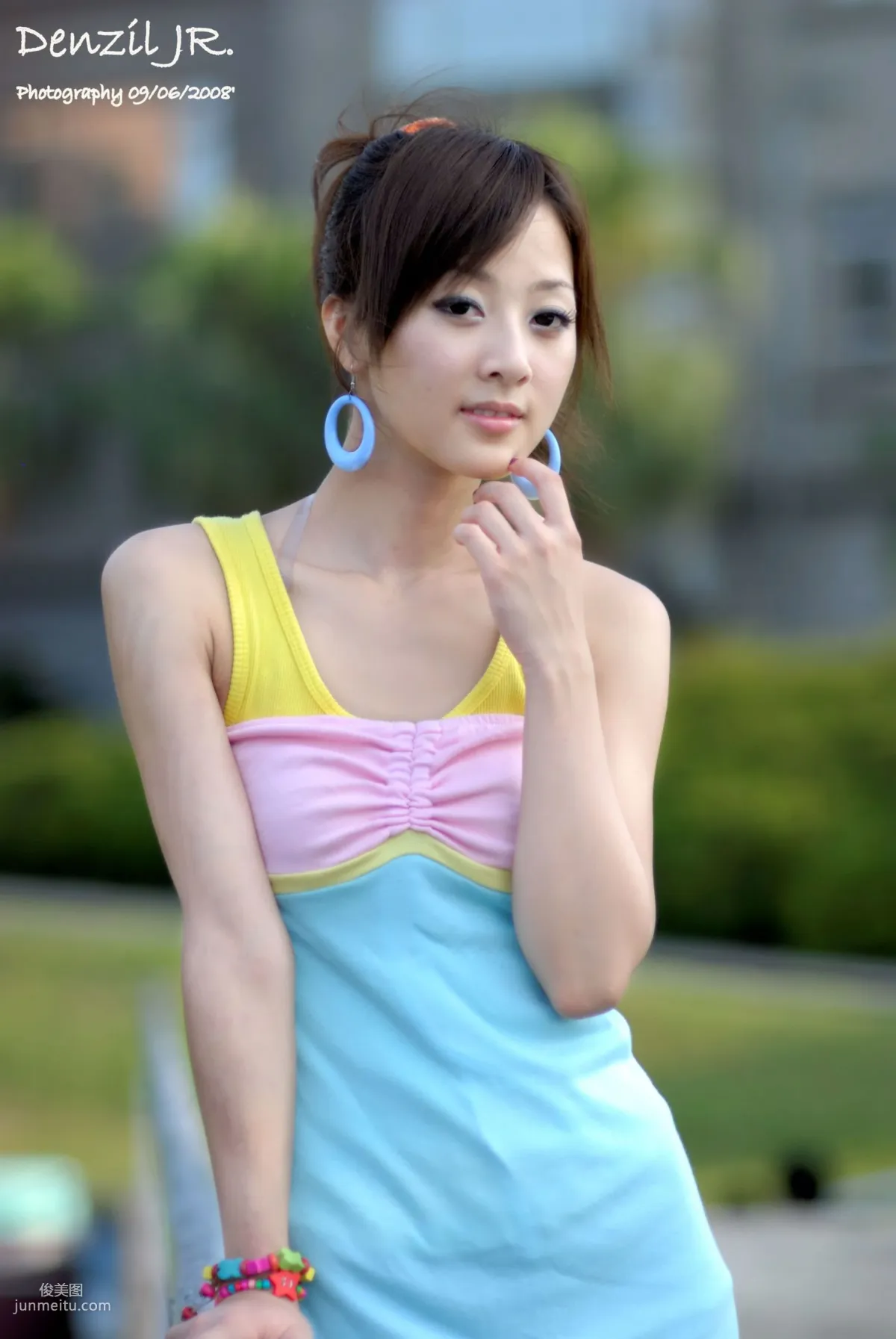 台湾果子MM《Lovely 果子 Fruit with Barbie Attire》吊带连衣裙系列 写真集
