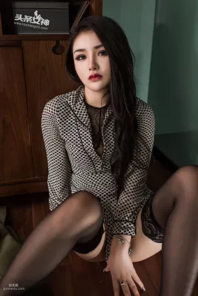 陈宇熙《等爱的玫瑰 黑丝湿乐园 》 [头条女神] 写真集