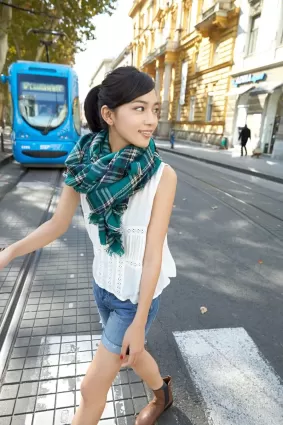 [Wanibooks] NO.132 Haruna Kawaguchi 川口春奈 写真集