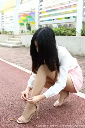 Winki丝姬《街拍丝袜美腿+车内丝袜诱惑》 [爱蜜社IMiss] Vol.094 写真集