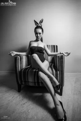 绮儿/胡宴绮《暗黑系巨乳小黑兔》 [头条女神] 写真集