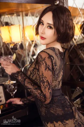 娜依灵儿《蜜臀物语 梨涡浅笑》 [头条女神] VIP专享 写真集