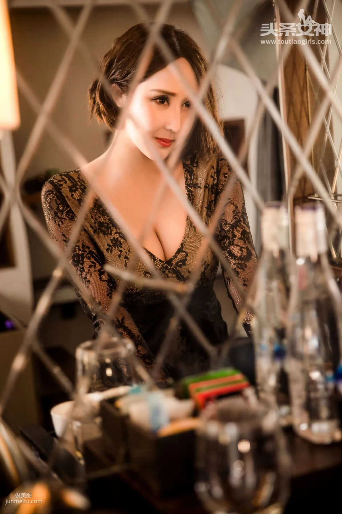 娜依灵儿《蜜臀物语 梨涡浅笑》 [头条女神] VIP专享 写真集