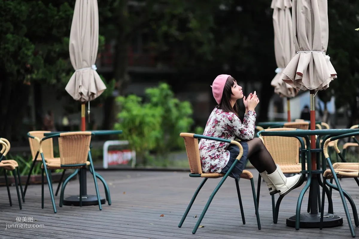 台湾黑丝芭比娃娃美女外拍写真集