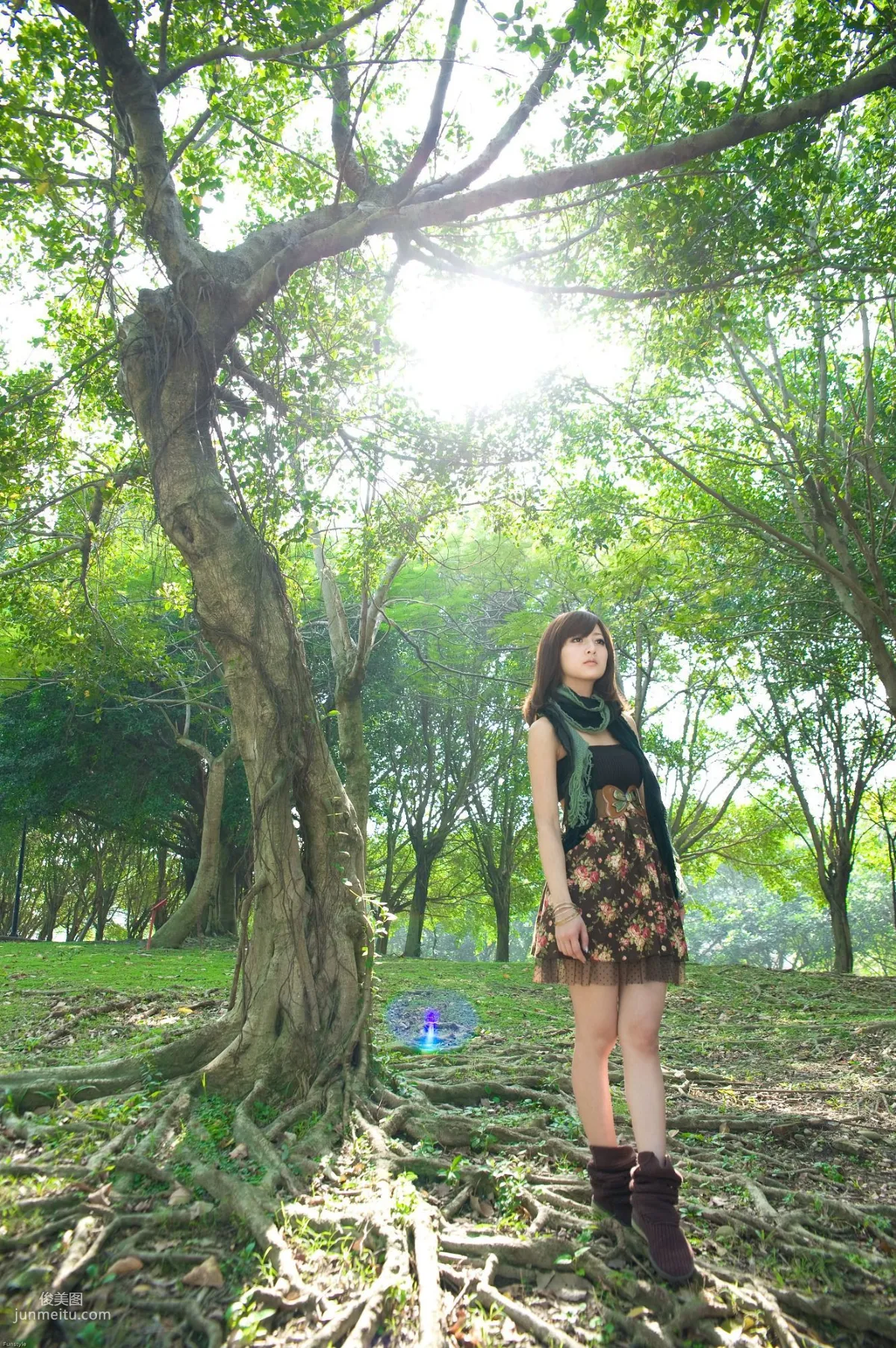 果子MM/张凯洁《四四南村+大安森林公園外拍》写真集