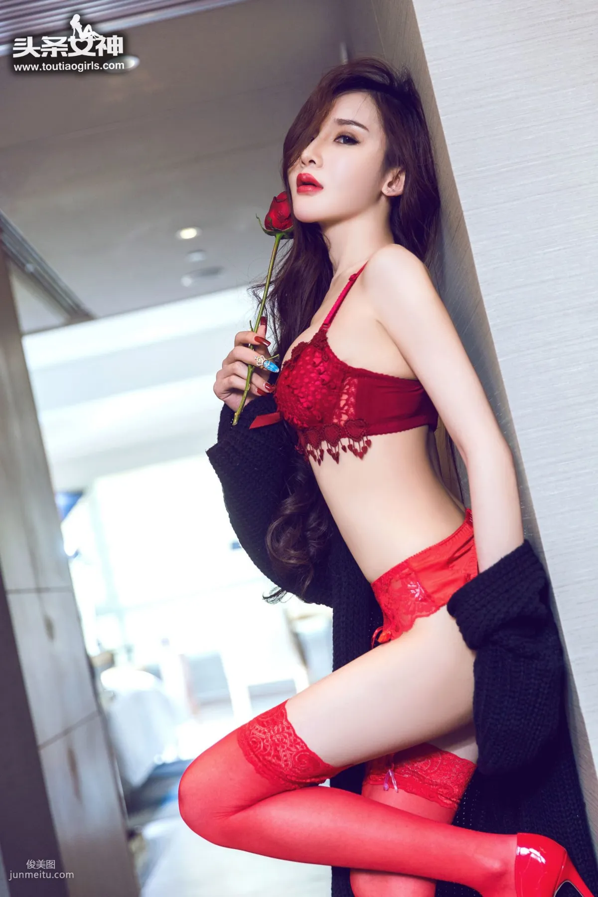 阿依努尔瓦娅《瓦娅的秘密》 [头条女神] 写真集
