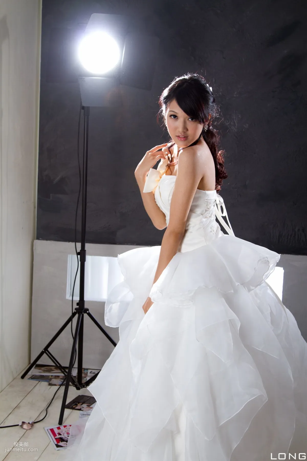 台湾美女模特陈玮廷Jill《婚紗之白》写真集