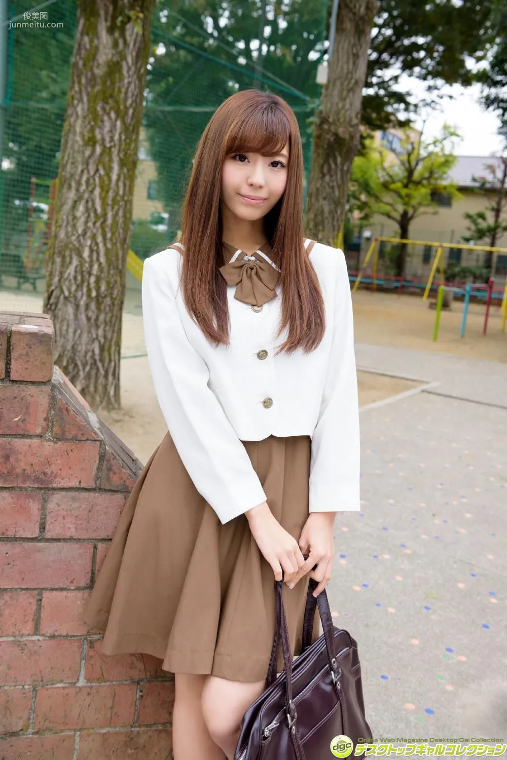小日向結衣《グラビア界☆期待の新星が制服美女天に登場》 [DGC] 写真集