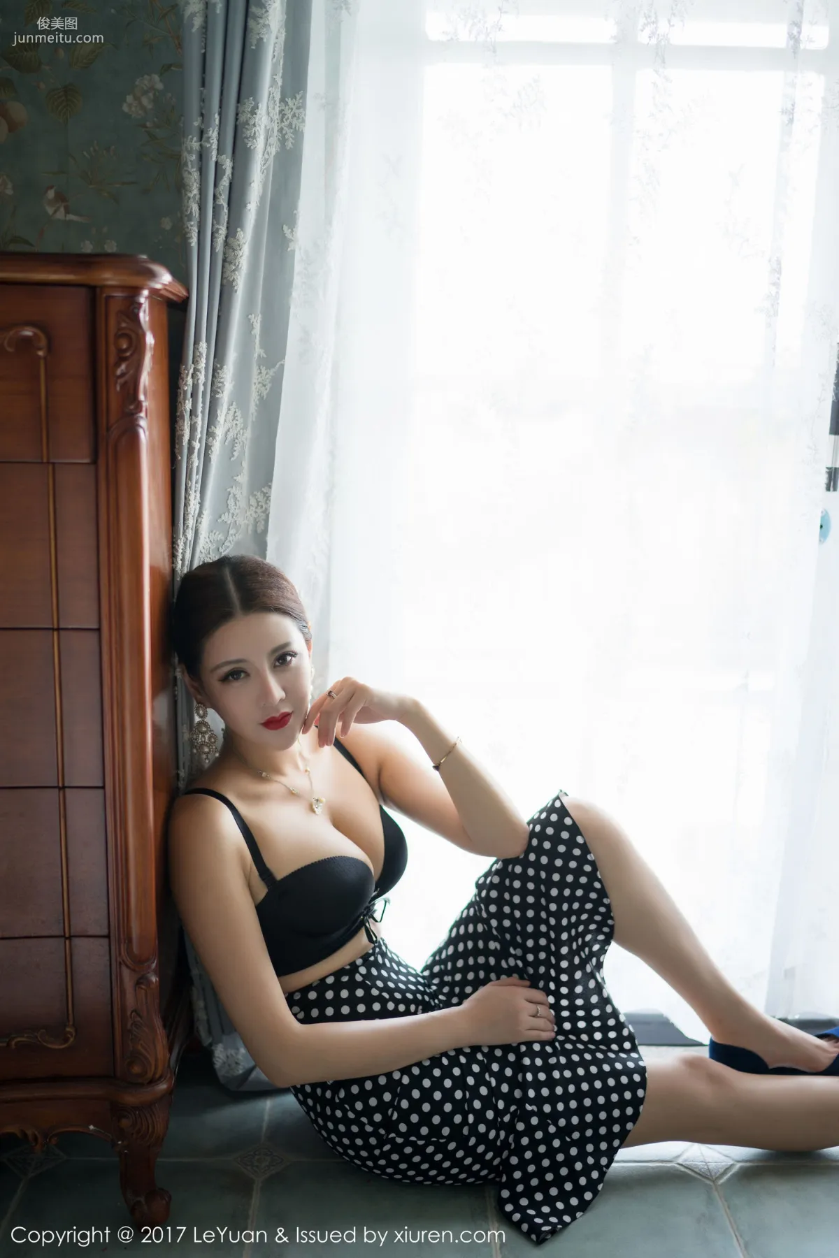 美希子《绝佳身材、一双玉兔呼之欲出》 [星乐园LeYuan] VOL.041 写真集