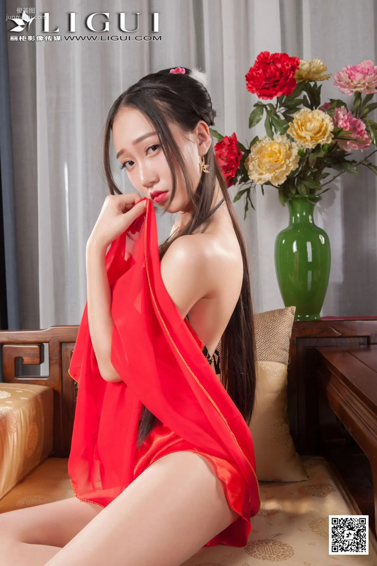 红烛《红肚兜古装美女》 [丽柜] 丝足写真集