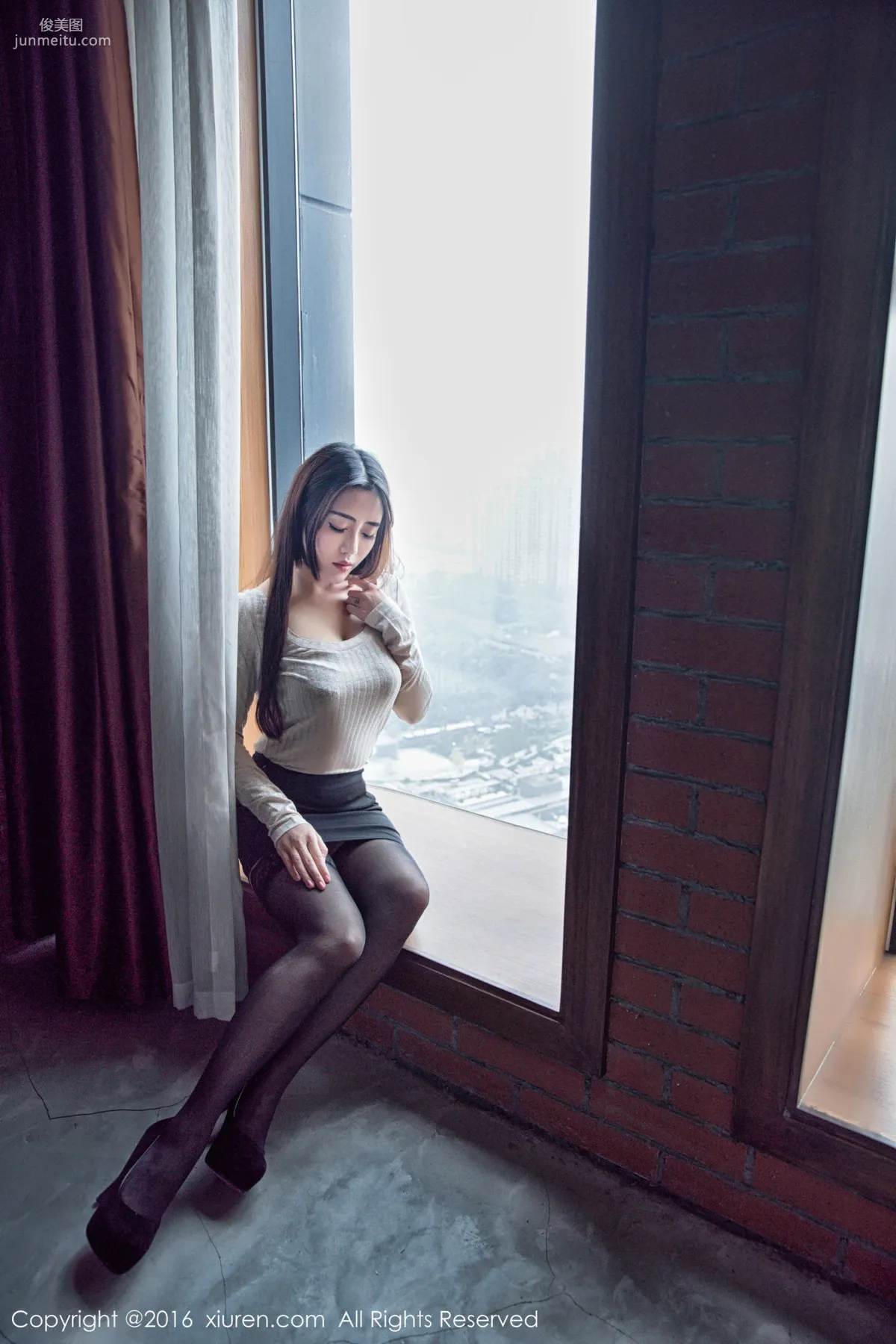 兜豆靓Youlina《黑丝制服束缚》 [秀人网XIUREN] No.733 写真集