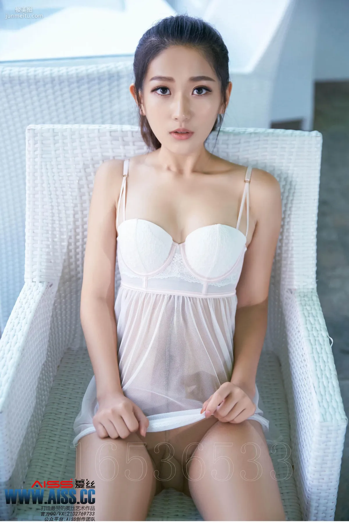 亚美依《穿丝袜的街道》 钻石版 [AISS爱丝] F6029 写真集