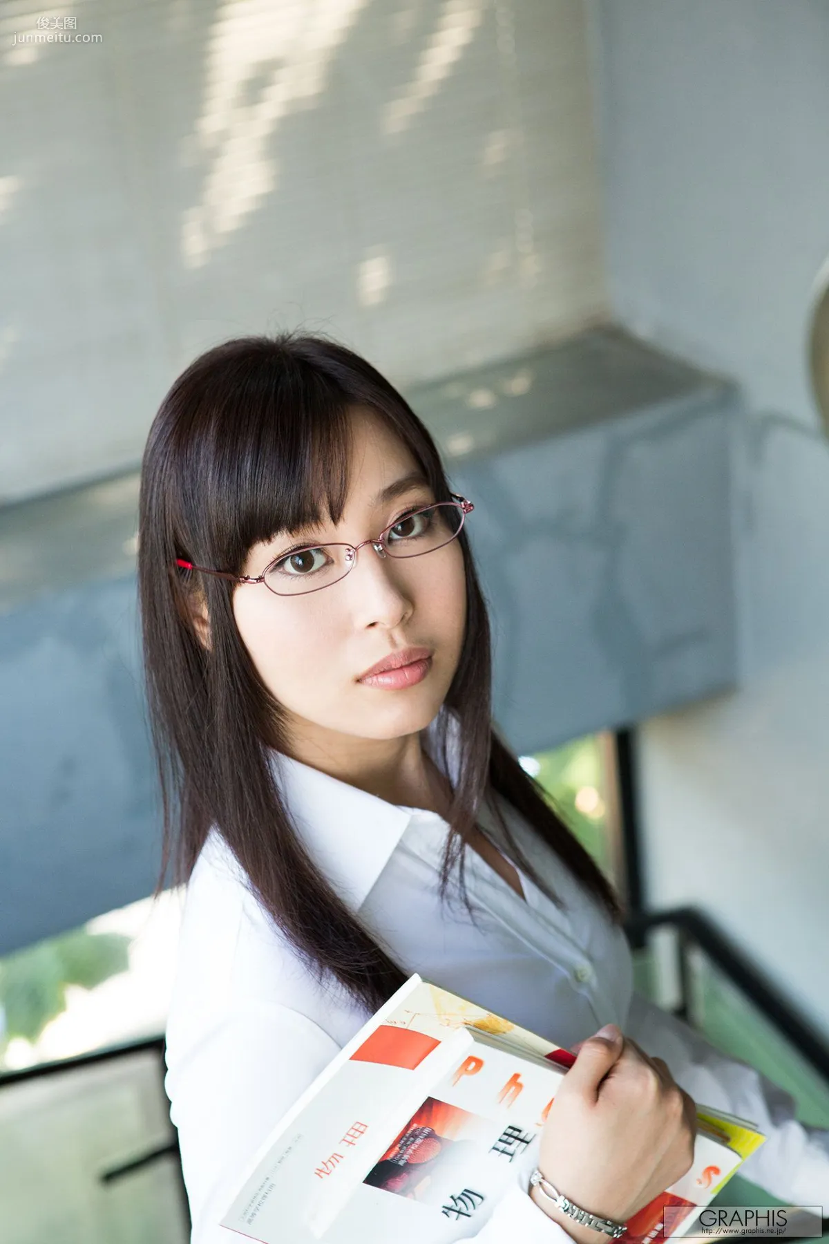 小川桃果 [Graphis] First Gravure 初脫ぎ娘 写真集