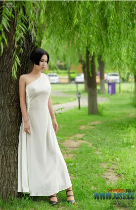 娜依灵儿《美丝灵儿》 [AISS爱丝] F6019 写真集