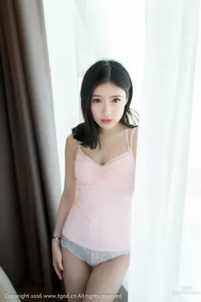 施忆佳KITTY酱《粉色吊带小短裙》 [推女神/尤蜜荟] 写真集