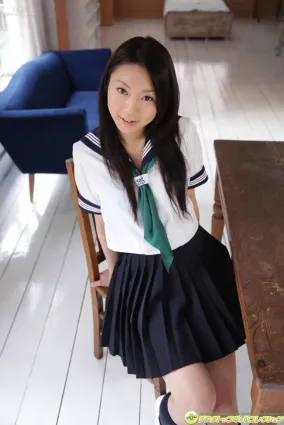 ほしの智世/星野智世《制服少女☆智世の究極の萌えポーズで挑発！》 [DGC] 写真集