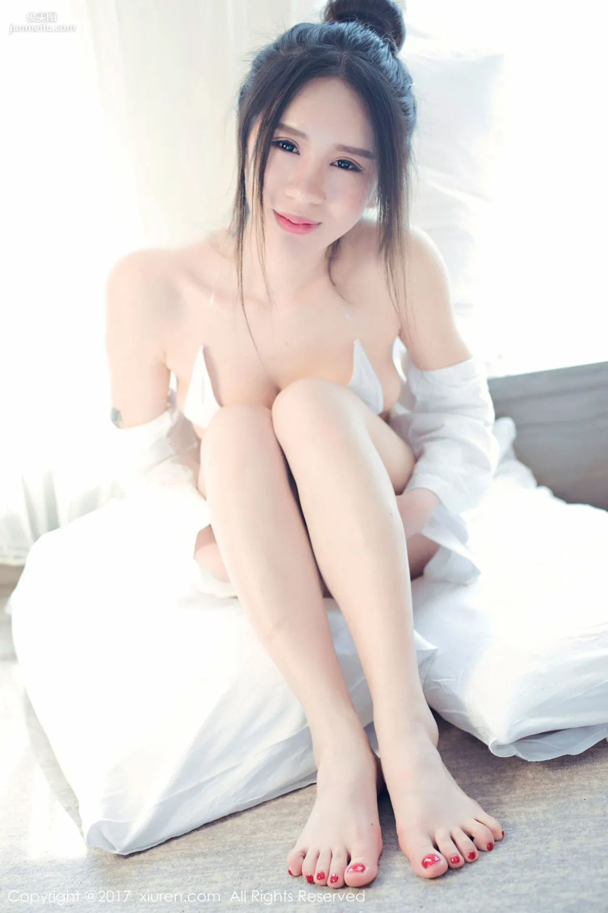 欧阳若依《白色比基尼和大尺度蕾丝女仆死库水》 [秀人网XIUREN] No.715 写真集