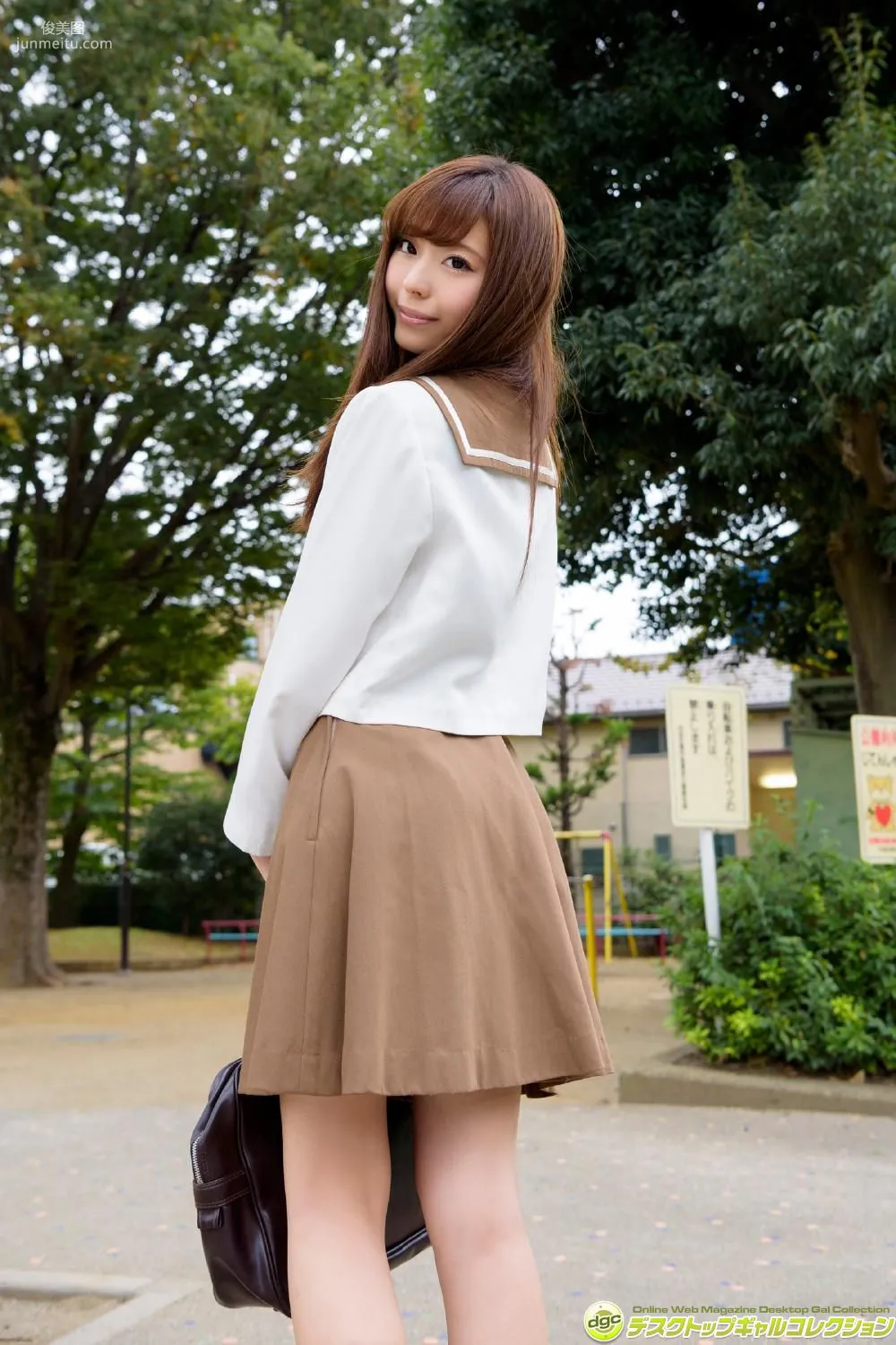 小日向結衣《グラビア界☆期待の新星が制服美女天に登場》 [DGC] 写真集