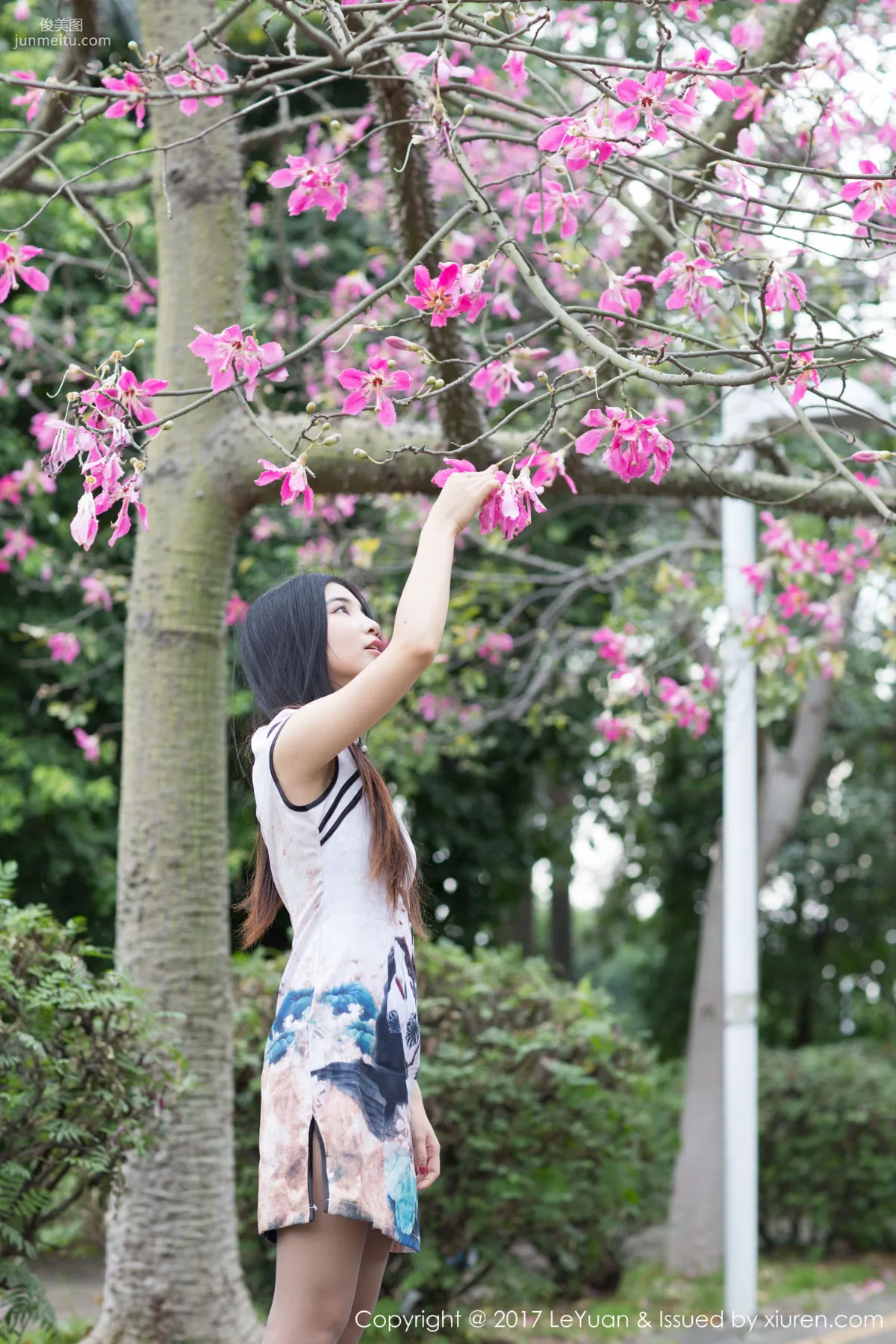 Winki絲女郎《外景和车拍美腿系列》 [星乐园LeYuan] VOL.039 写真集