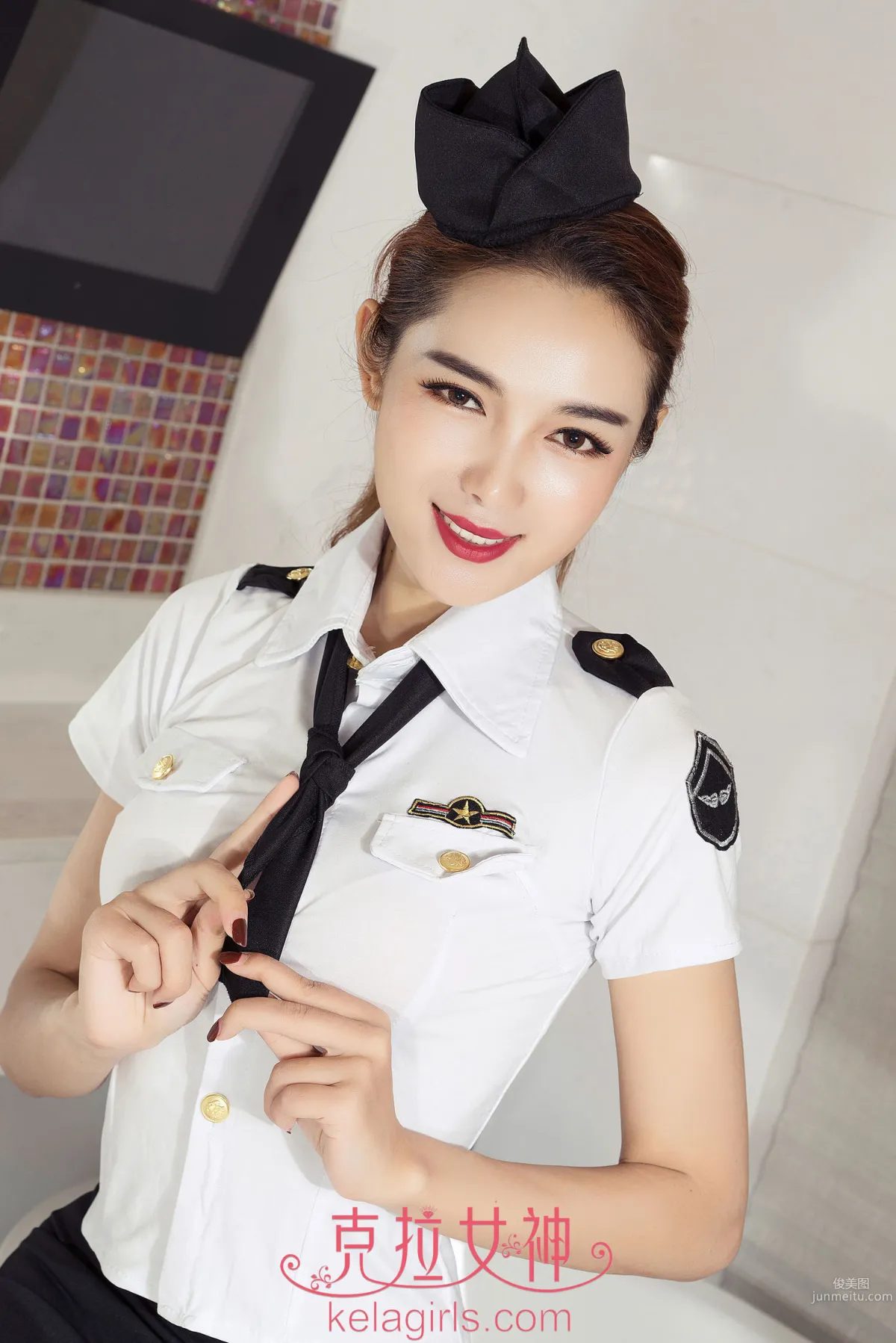 曼琼《不爱红装爱武装》 [克拉女神] 写真集
