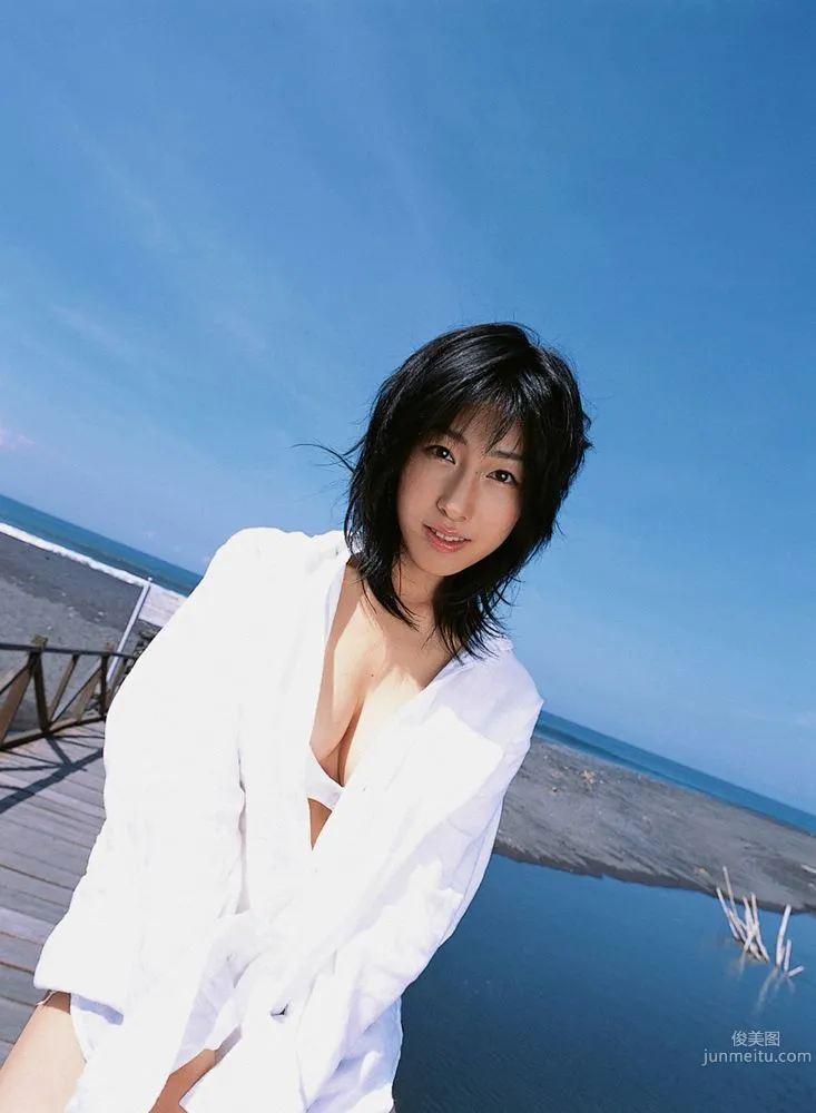 佐藤寛子《Lights,Camera,Action》写真集 [YS Web] Vol.137