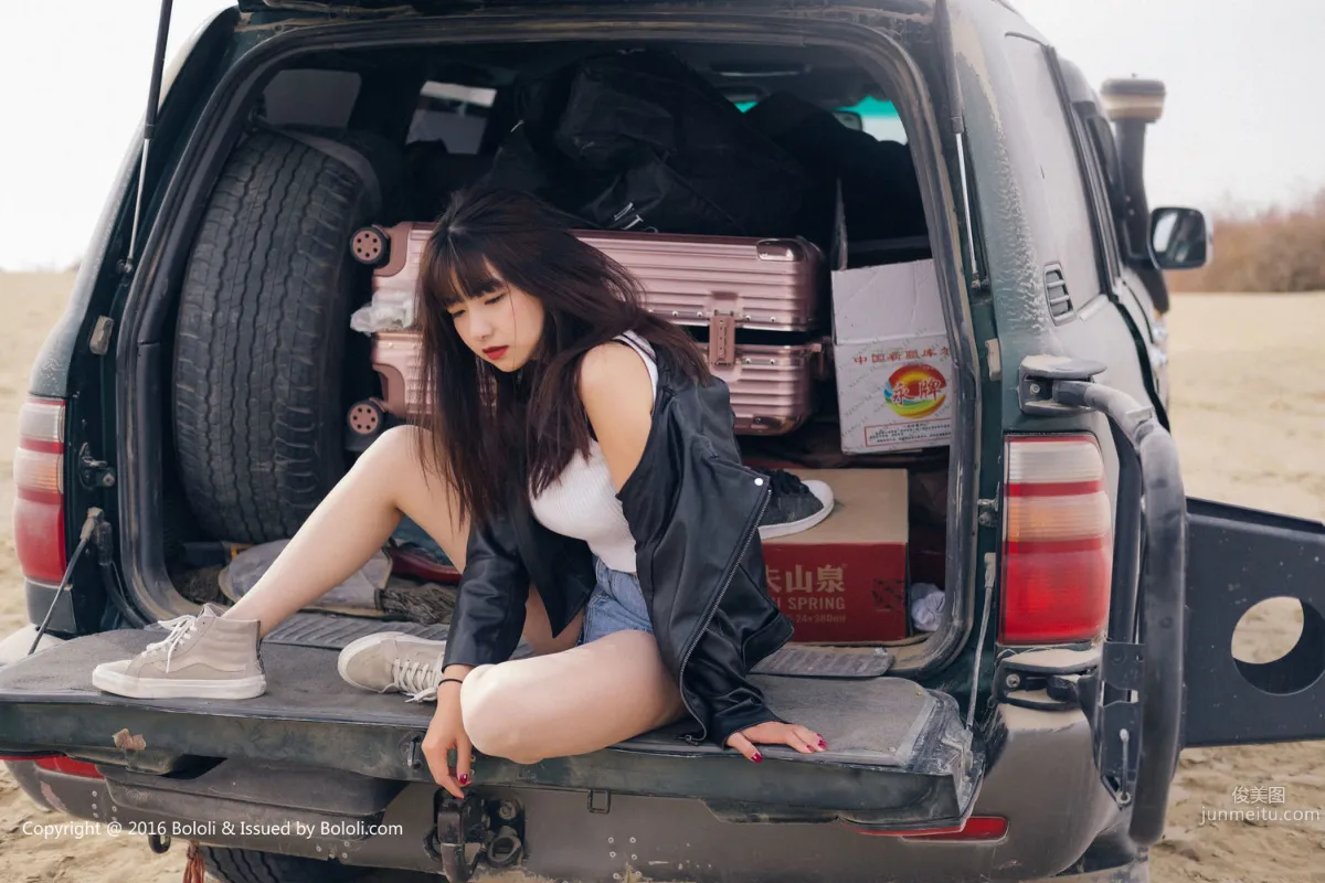 周闻/球球《沙漠机车女》 [Kimoe激萌文化] KIM010 写真集
