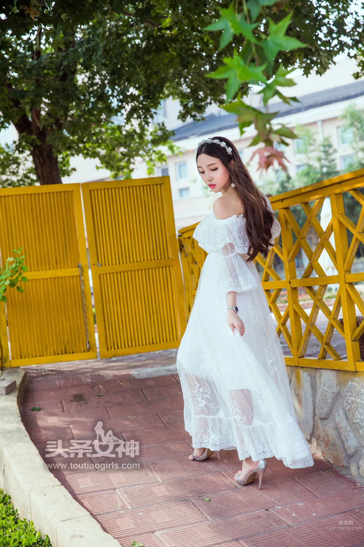 李梓熙《花花仙子》 [头条女神] 写真集