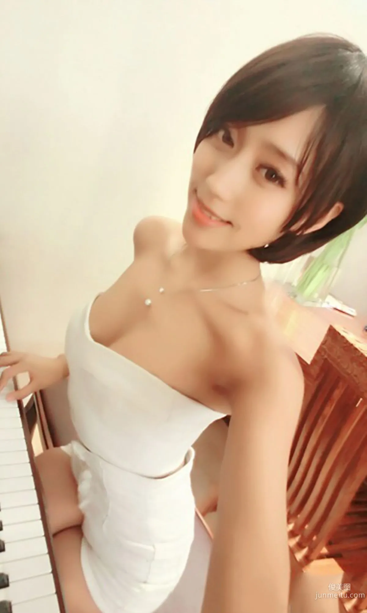 马欣悦《性感车模 喷血来袭》 [爱尤物Ugirls] No.002 写真集