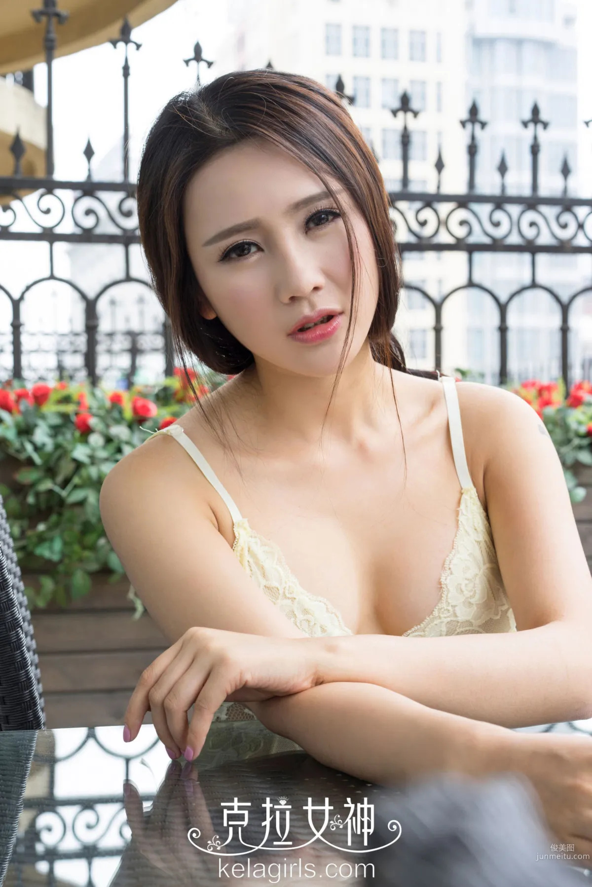 商议《迷途小蜜蜂》 [克拉女神] 写真集
