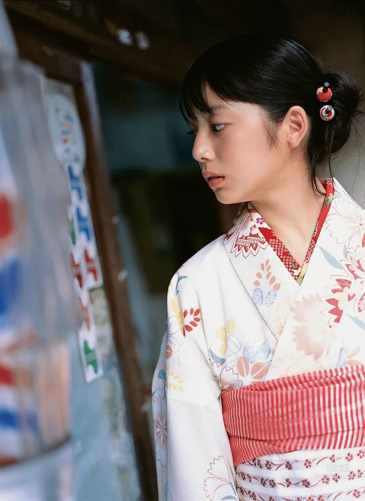 夏帆Kaho《中学生最后の夏休み、思い出いっぱ？？!!》写真集 [YS Web] Vol.176