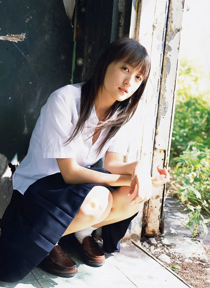 小松彩夏《Genuine》写真集 [YS Web] Vol.121