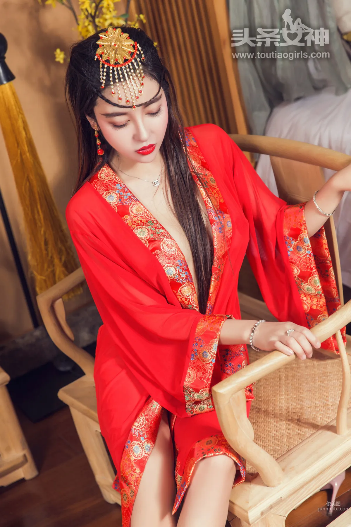 李梓熙《SSS级熟女》 [头条女神] 写真集