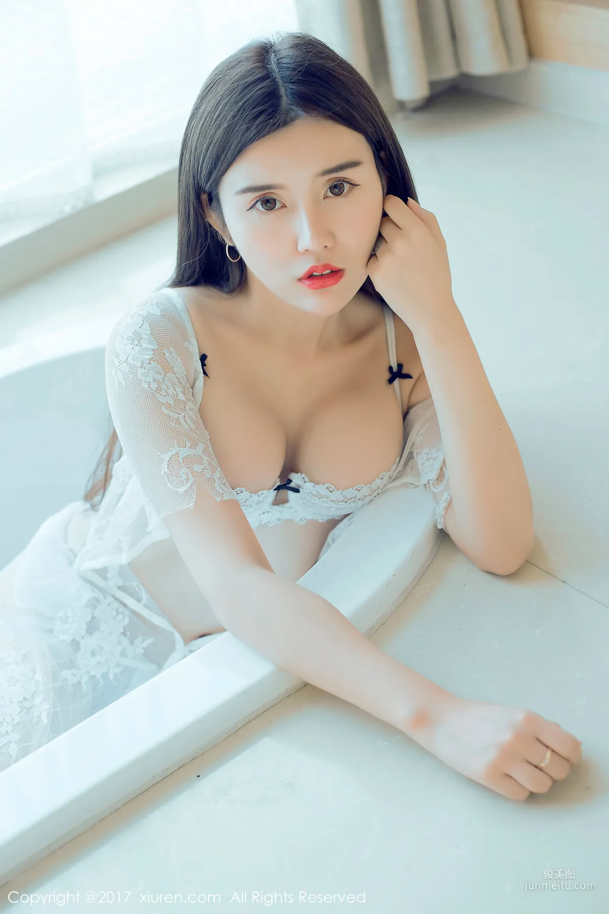 兔子NINA《青春的诱惑和妩媚》 [秀人XIUREN] NO.813 写真集