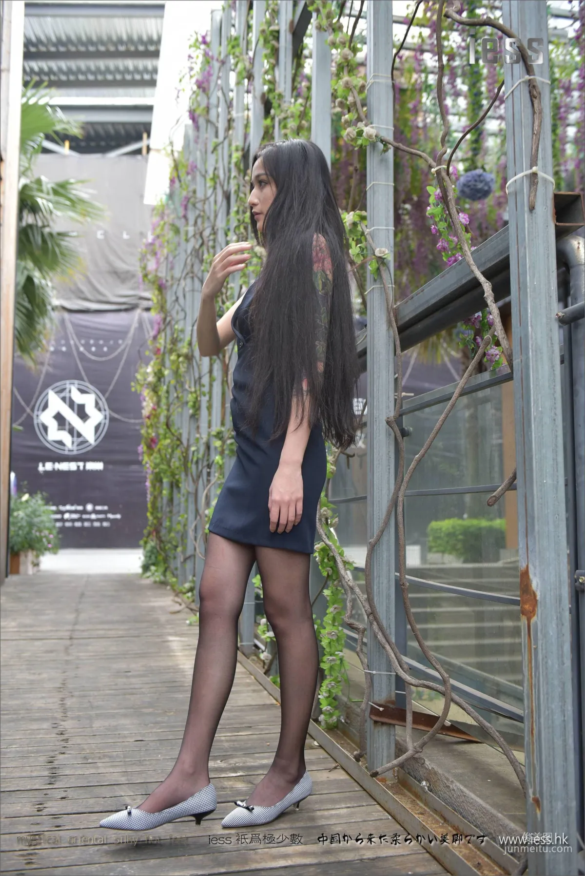 丝足便当110 潇潇 《户外黑丝平底鞋》[IESS异思趣向] 写真集