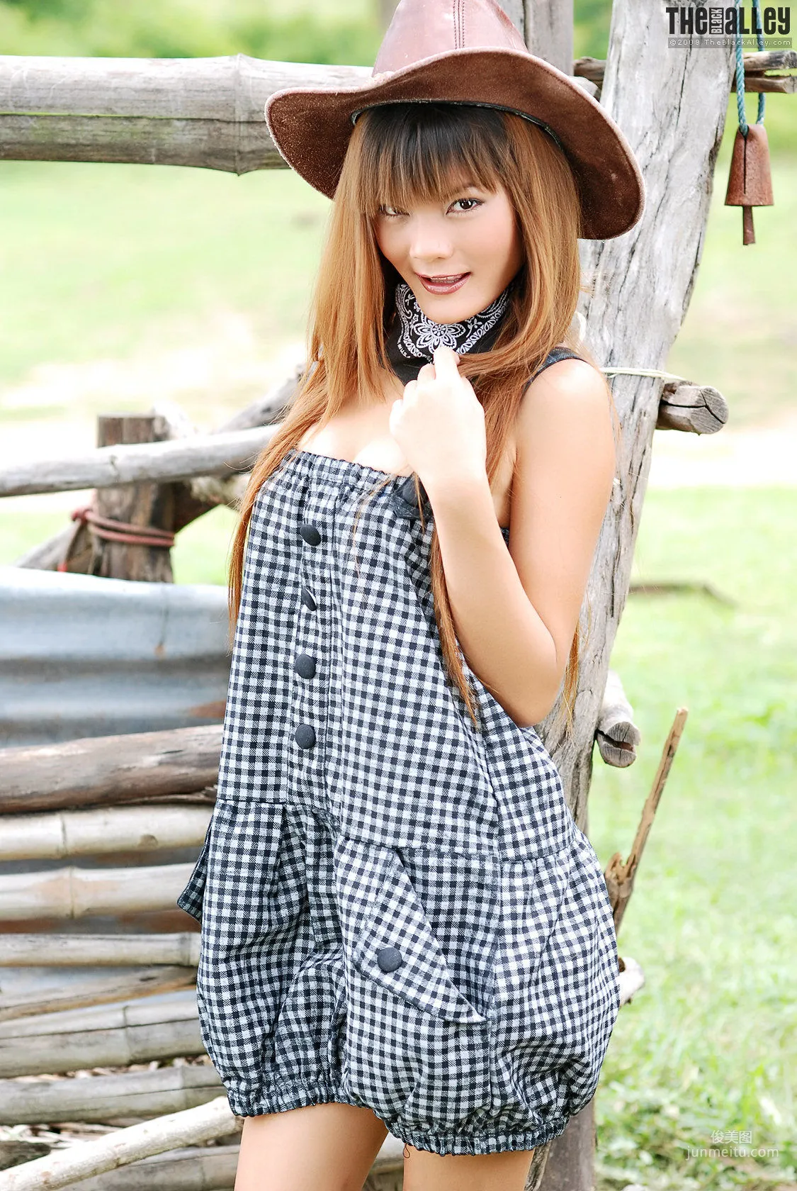 Jennifer Lim《牛仔妹子》 [The Black Alley] 写真集