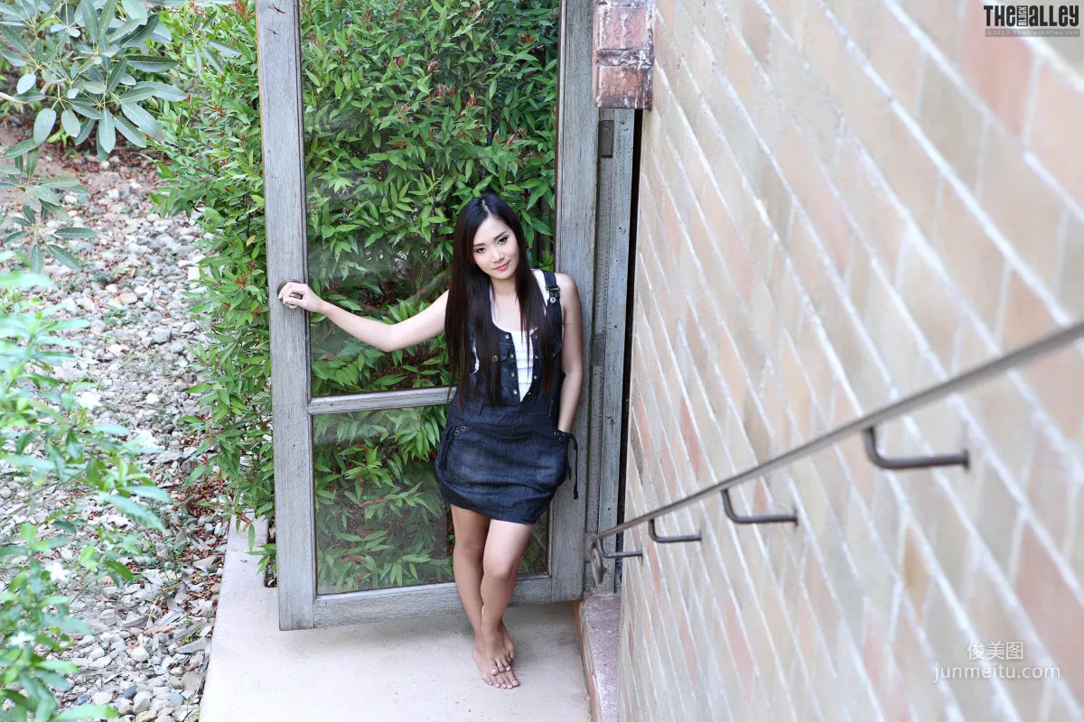 Lolita Cheng《极品牛仔妹子》 [The Black Alley] 写真集
