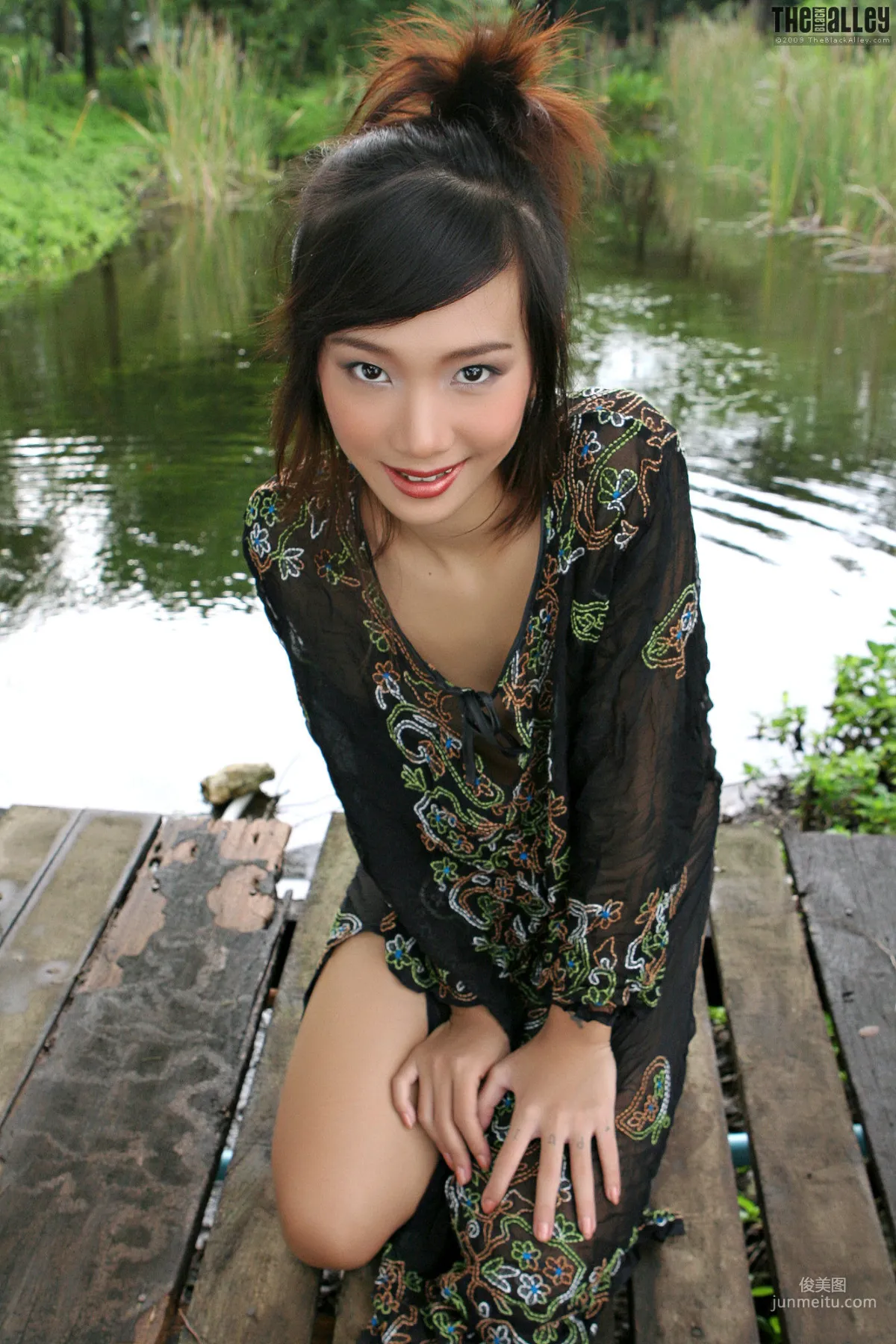 Lolita Cheng陈丽《小溪湿身》 [The Black Alley] 写真集