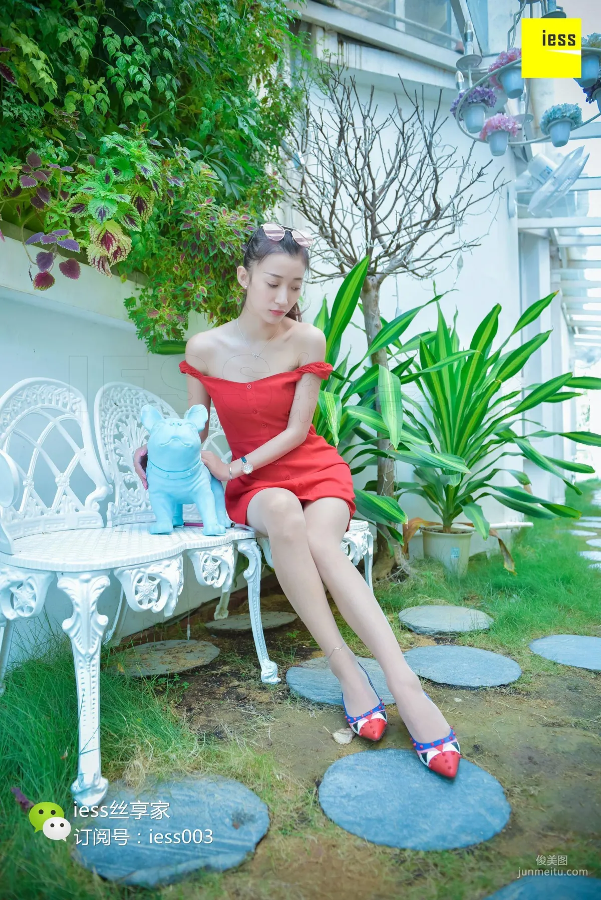 丝享家098 桂秋 《小怪兽红裙肉丝》[IESS异思趣向] 写真集