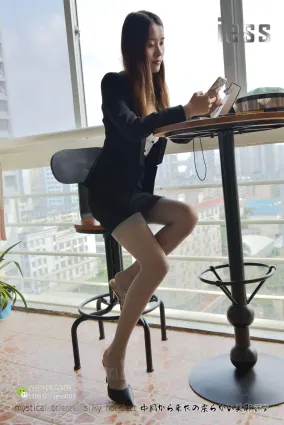 丝享家008 婉萍 《灰色吊带袜》[IESS异思趣向] 写真集