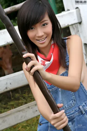 Lolita Cheng张慧敏《吊带牛仔少女》 [The Black Alley] 写真集