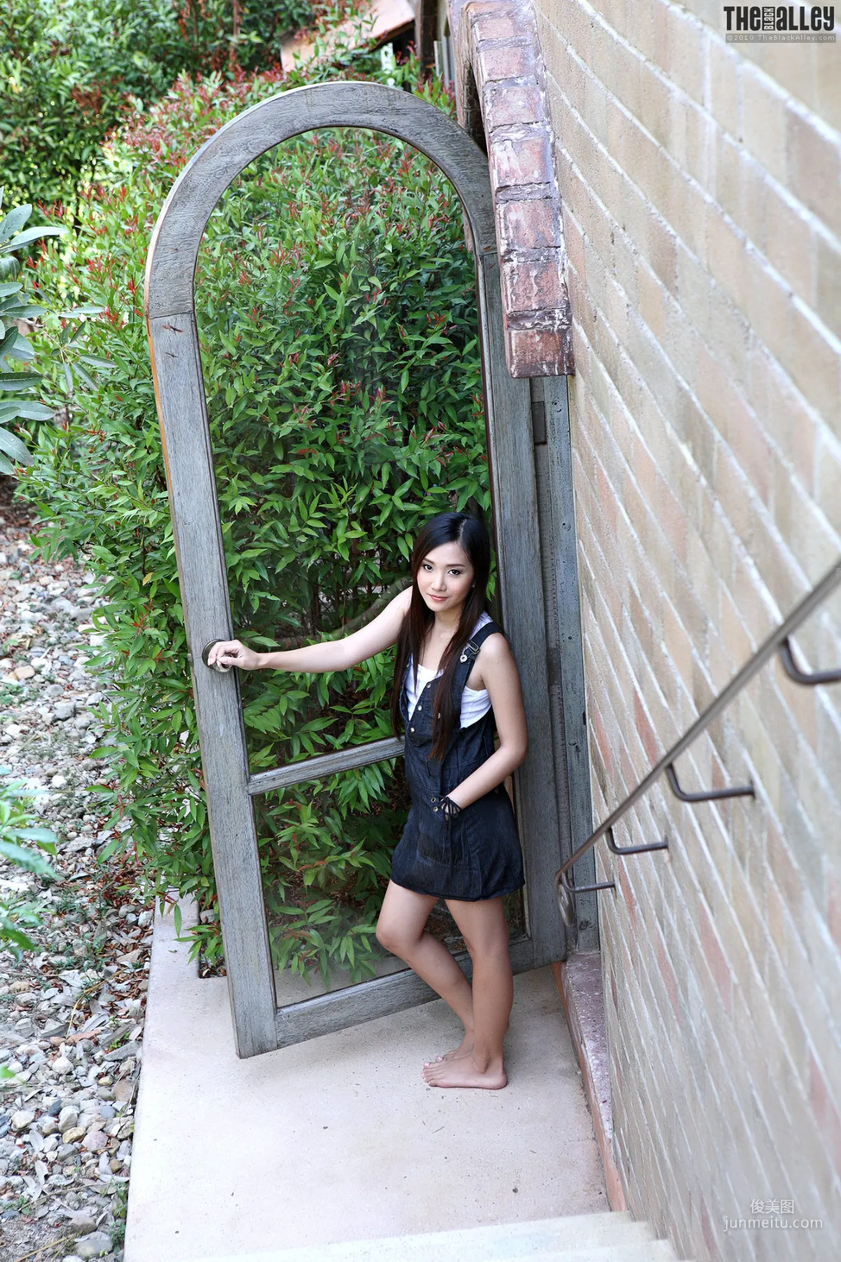 Lolita Cheng《极品牛仔妹子》 [The Black Alley] 写真集