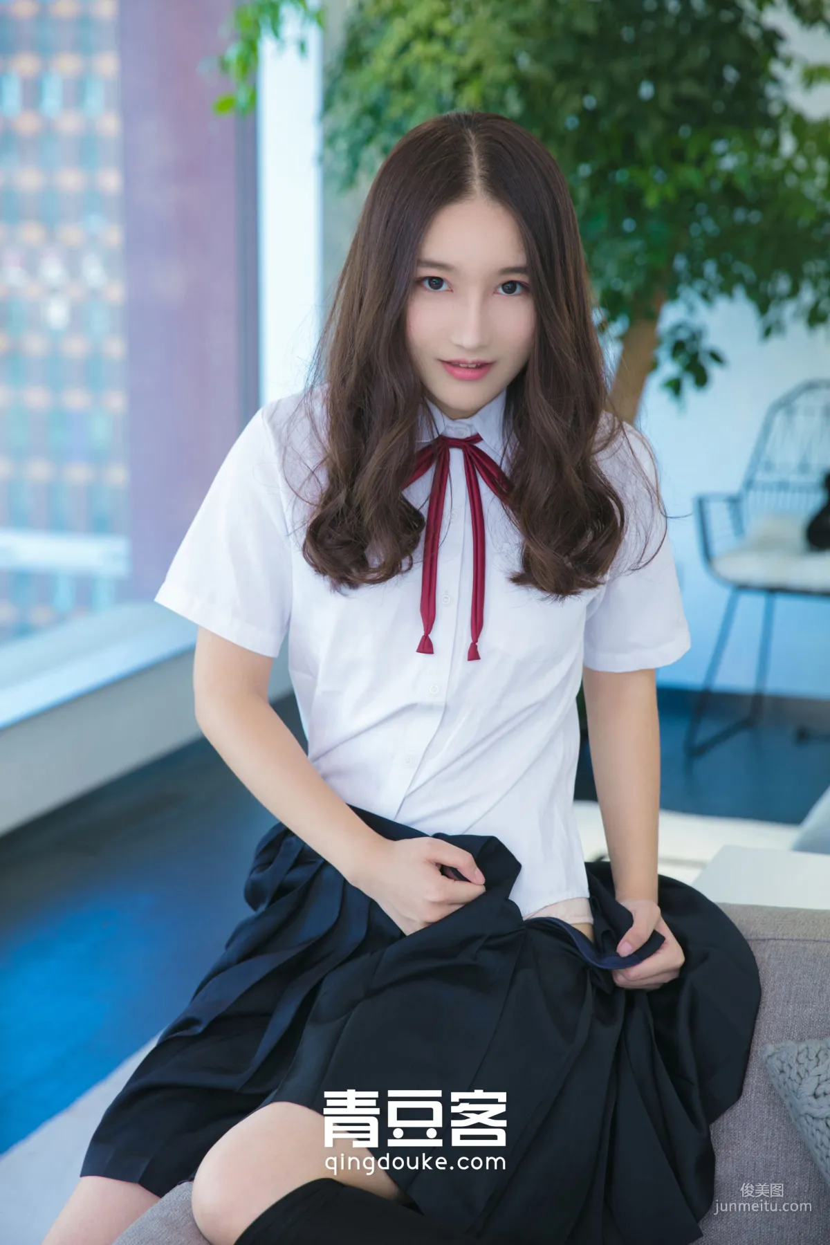 甜美妹妹魏扭扭《校服写真娇羞露骨惹人怜》 [青豆客QingDouKe] 写真集