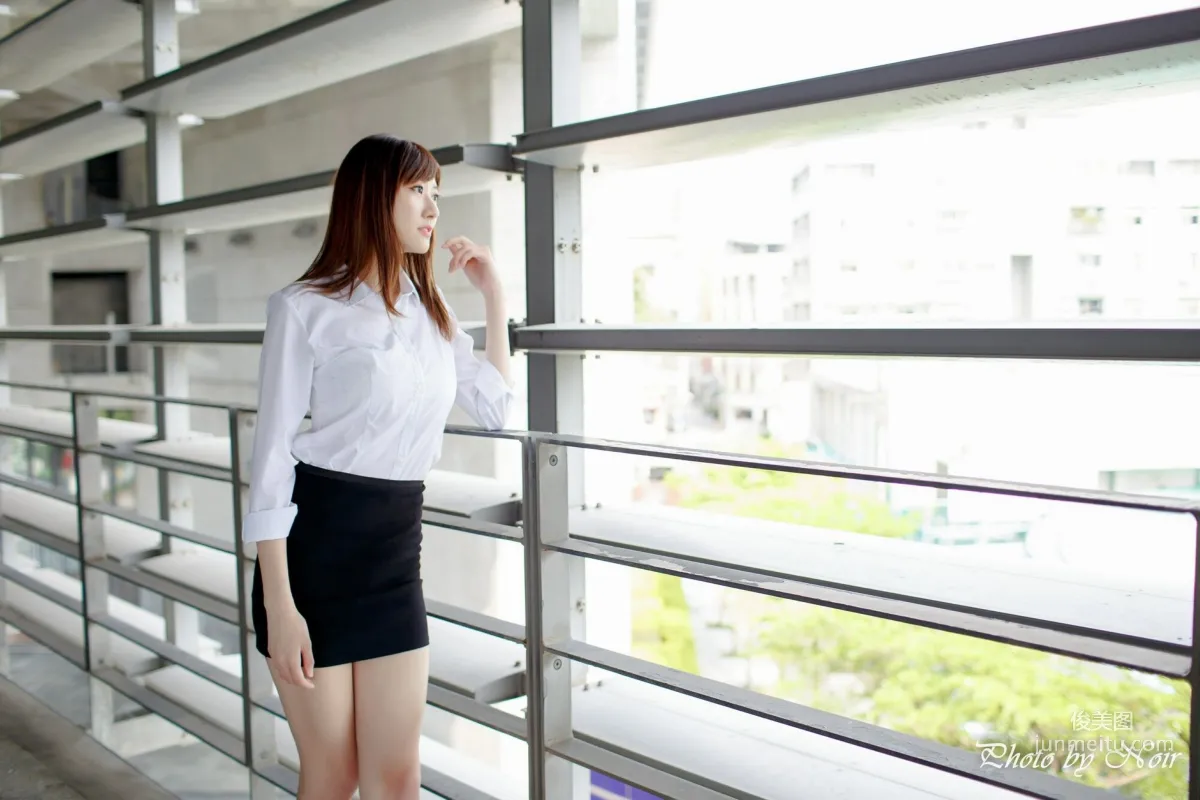 [台湾女神] 蔡译心@林茉晶《OL街拍合辑》 写真集