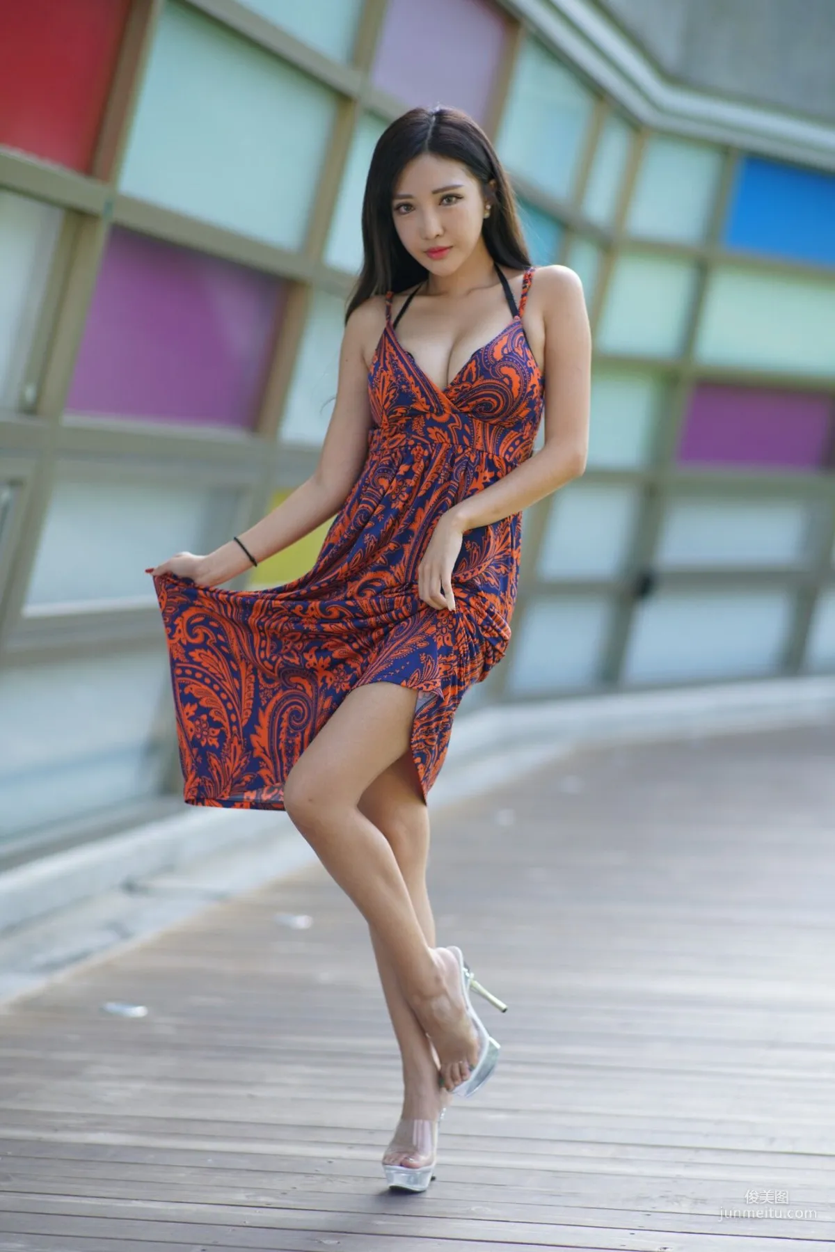 [台湾嫩模] 赵芸Syuan《台中美術館 长裙系列》 写真集