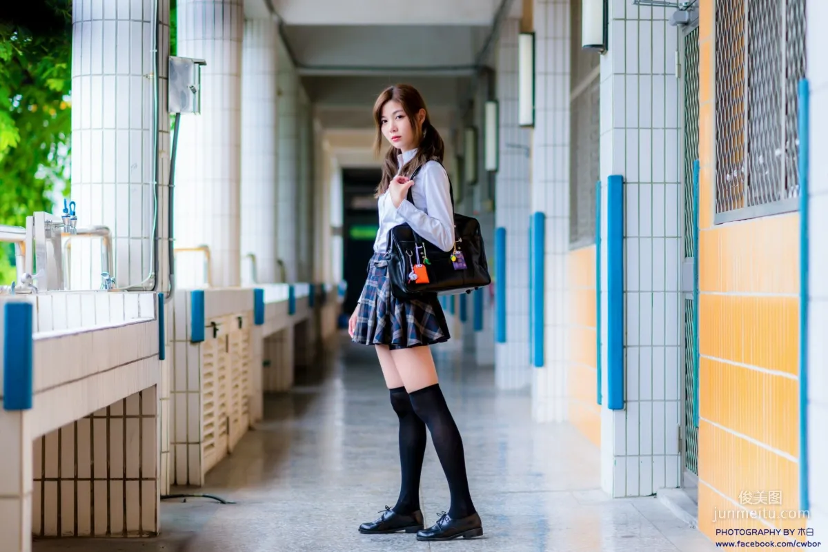 [台湾网红美女] Dash Xu/許琬珍《午場 油廠國小時裝外拍》 写真集